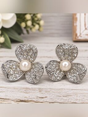 Vintage CIRO Crystal Flower Stud Earrings with Pearl Center.